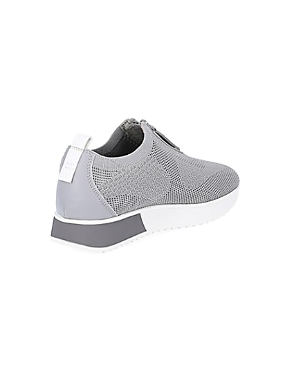 360 degree animation of product Grey wide fit knitted runners frame-12
