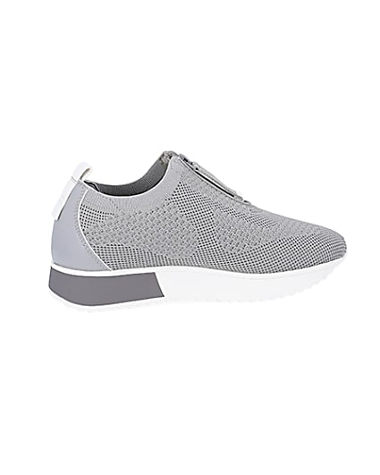 360 degree animation of product Grey wide fit knitted runners frame-14