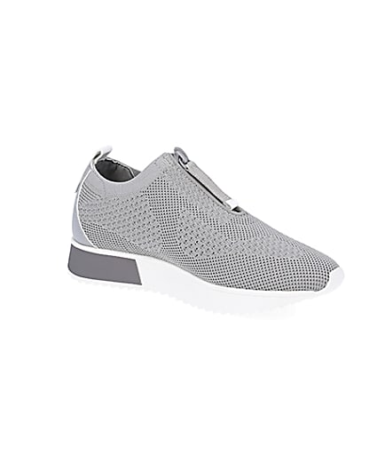 360 degree animation of product Grey wide fit knitted runners frame-17