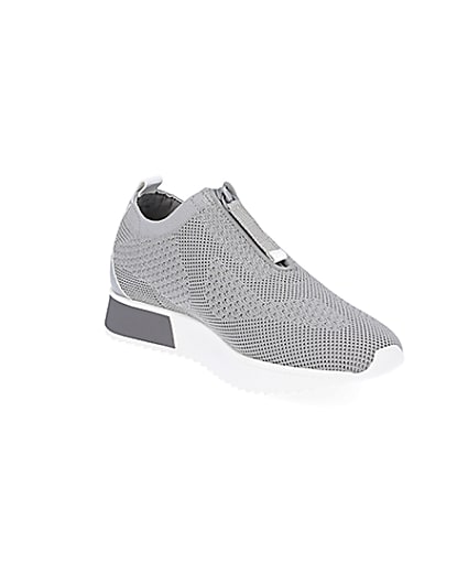 360 degree animation of product Grey wide fit knitted runners frame-18