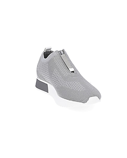 360 degree animation of product Grey wide fit knitted runners frame-19