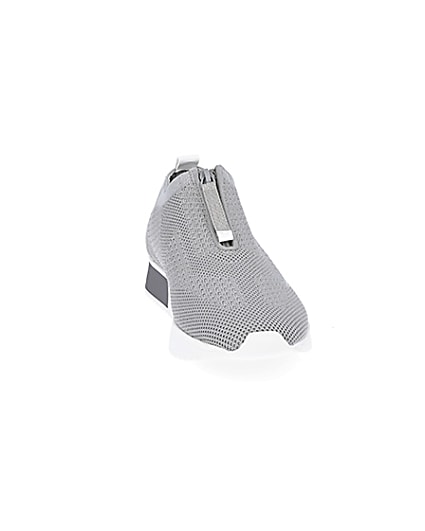 360 degree animation of product Grey wide fit knitted runners frame-20