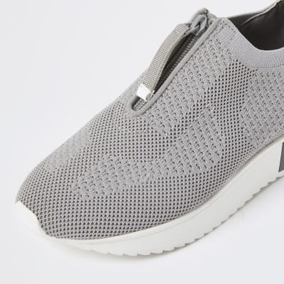 Grey wide fit knitted runners