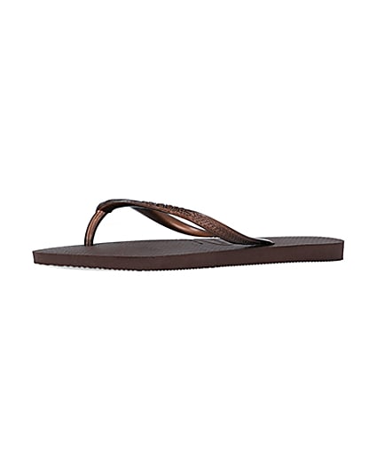 360 degree animation of product Havaiana brown flip flops frame-1