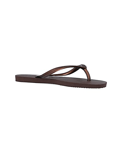 360 degree animation of product Havaiana brown flip flops frame-17
