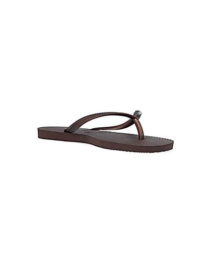 360 degree animation of product Havaiana brown flip flops frame-18