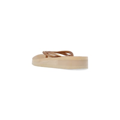 360 degree animation of product Havaianas gold flatform flip flops frame-7
