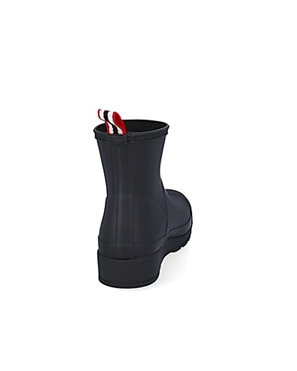 360 degree animation of product Hunters black short boot wellies frame-10