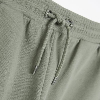 Khaki slim fit casual shorts River Island