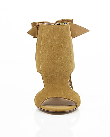 360 degree animation of product Light brown block heel bow back shoe boots frame-4