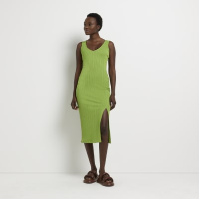 what to wear on your friends wedding