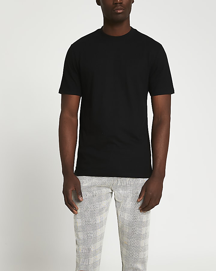 Maison Riviera black joggers & t-shirt outfit