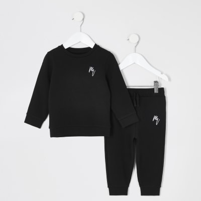 boys black sweatshirt