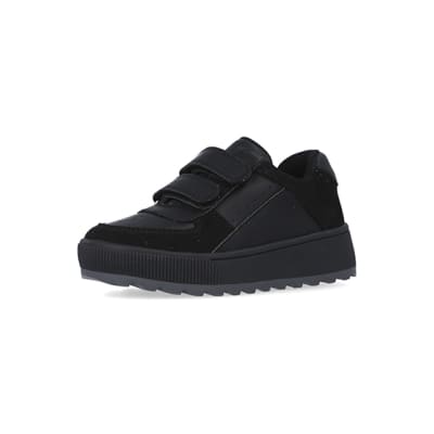 360 degree animation of product Mini boys black velcro plimsoles frame-1