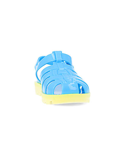 360 degree animation of product Mini boys blue rubber velcro jelly sandals frame-20