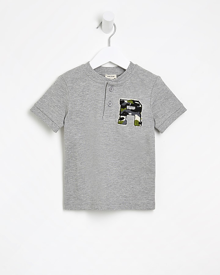 Mini boys grey camo print R badge t-shirt