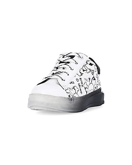 360 degree animation of product Mini boys white graphic print wedge trainers frame-23