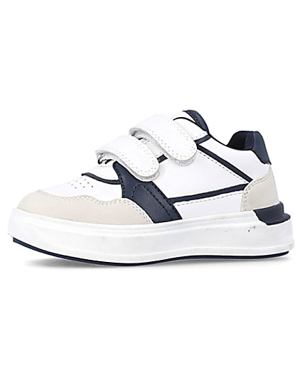 360 degree animation of product Mini boys white panelled trainers frame-2