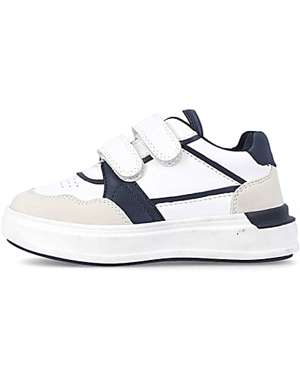 360 degree animation of product Mini boys white panelled trainers frame-3
