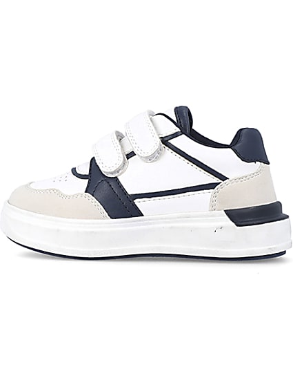360 degree animation of product Mini boys white panelled trainers frame-4