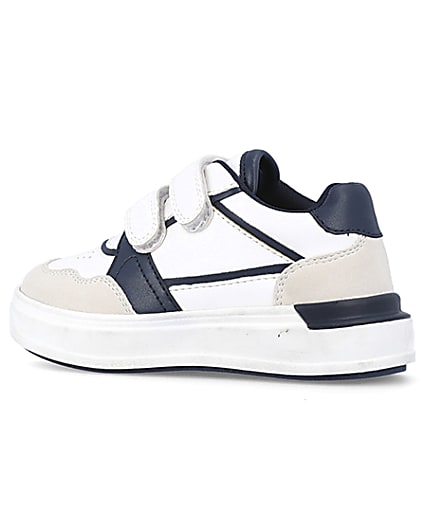 360 degree animation of product Mini boys white panelled trainers frame-5