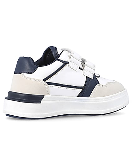 360 degree animation of product Mini boys white panelled trainers frame-13