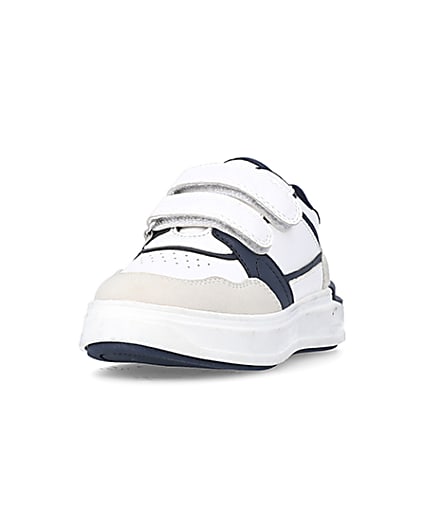 360 degree animation of product Mini boys white panelled trainers frame-23