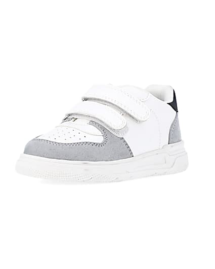 360 degree animation of product Mini boys white Pu colour block trainers frame-0