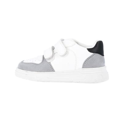 360 degree animation of product Mini boys white Pu colour block trainers frame-4