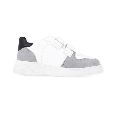 360 degree animation of product Mini boys white Pu colour block trainers frame-15