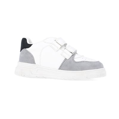 360 degree animation of product Mini boys white Pu colour block trainers frame-16