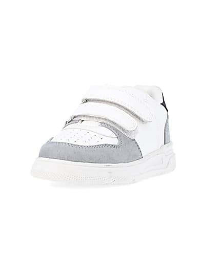 360 degree animation of product Mini boys white Pu colour block trainers frame-23