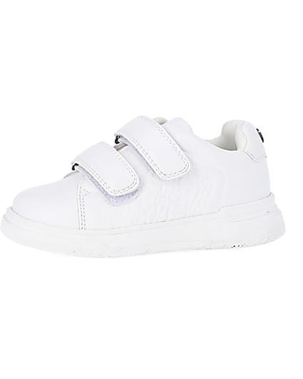 360 degree animation of product Mini Boys White Pu Velcro Embossed Trainers frame-2