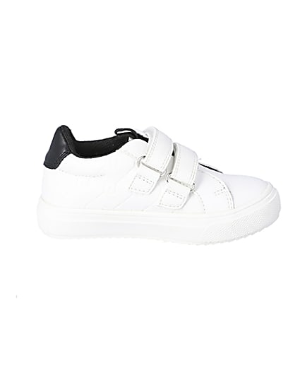 360 degree animation of product Mini boys white RI embossed velcro trainers frame-15
