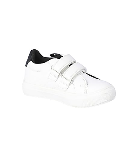 360 degree animation of product Mini boys white RI embossed velcro trainers frame-17