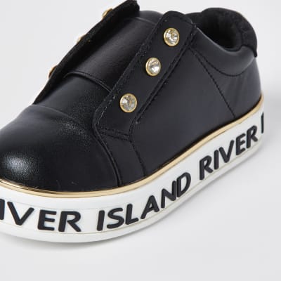 girls black plimsoles