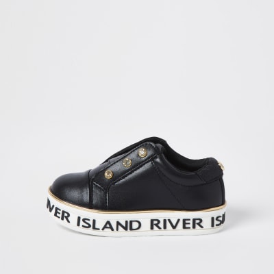 girls white plimsoles