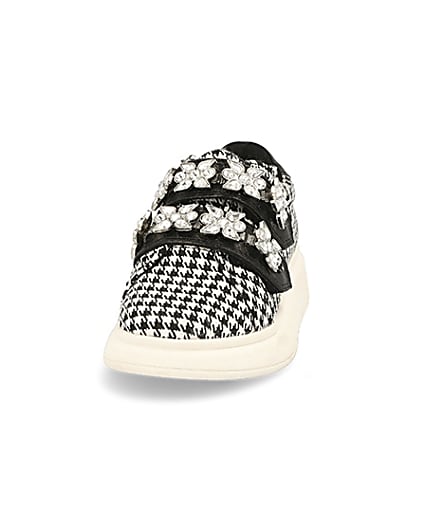 360 degree animation of product Mini girls black houndstooth trainers frame-22