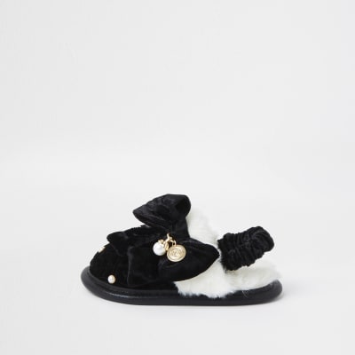 girls black slippers