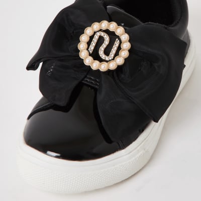 girls black trainers