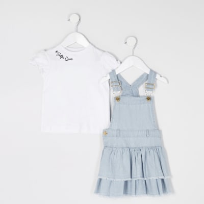 denim pinafore dress outfit