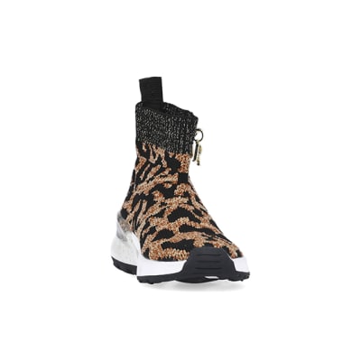 360 degree animation of product Mini girls brown leopard knitted trainers frame-20