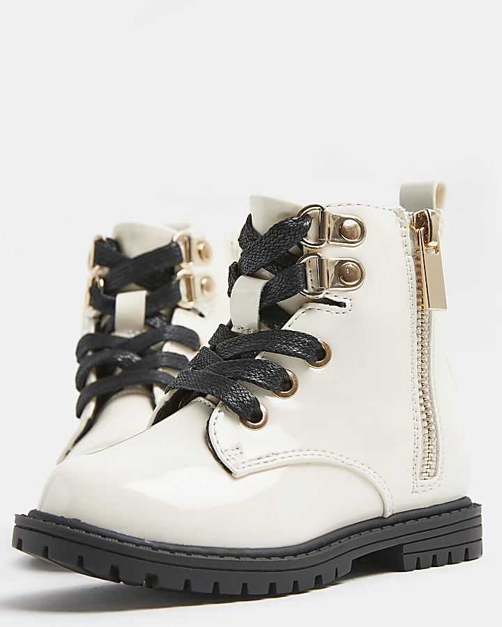 Mini girls cream lace up patent boots
