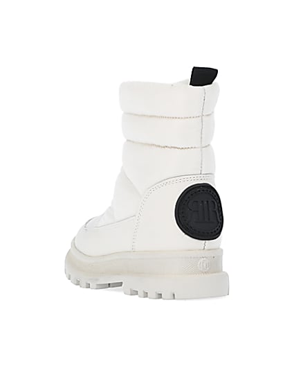 360 degree animation of product Mini Girls Cream Quilted Zip Front Snow Boots frame-7