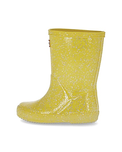 360 degree animation of product Mini girls Hunter yellow glitter wellie boots frame-4