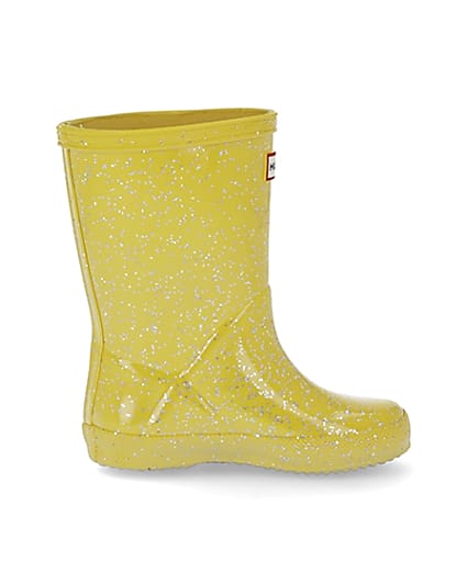 360 degree animation of product Mini girls Hunter yellow glitter wellie boots frame-15