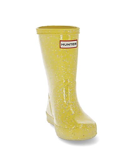 360 degree animation of product Mini girls Hunter yellow glitter wellie boots frame-20