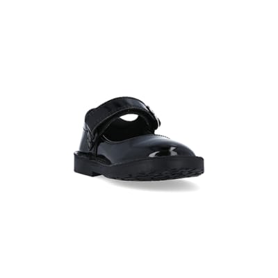 360 degree animation of product Mini girls Kickers black leather buckle shoes frame-19