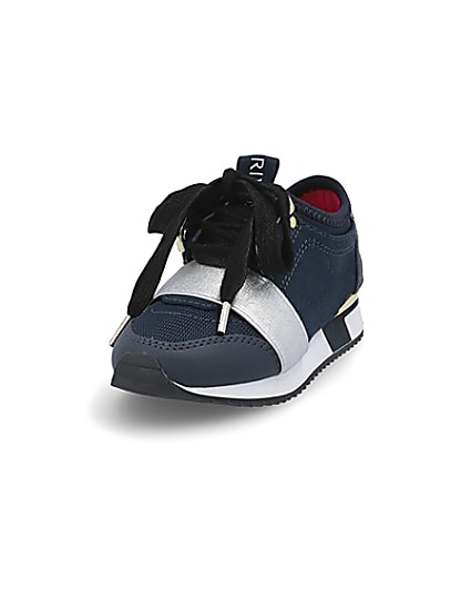 360 degree animation of product Mini girls navy runner trainers frame-23