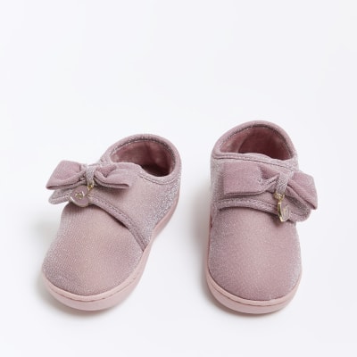 Mini girls pink shimmer velcro bow slippers River Island